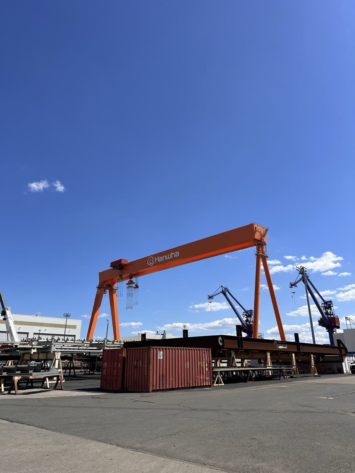 660-ton gantry crane spanning the fabrication yard at the Hanwha shipyard